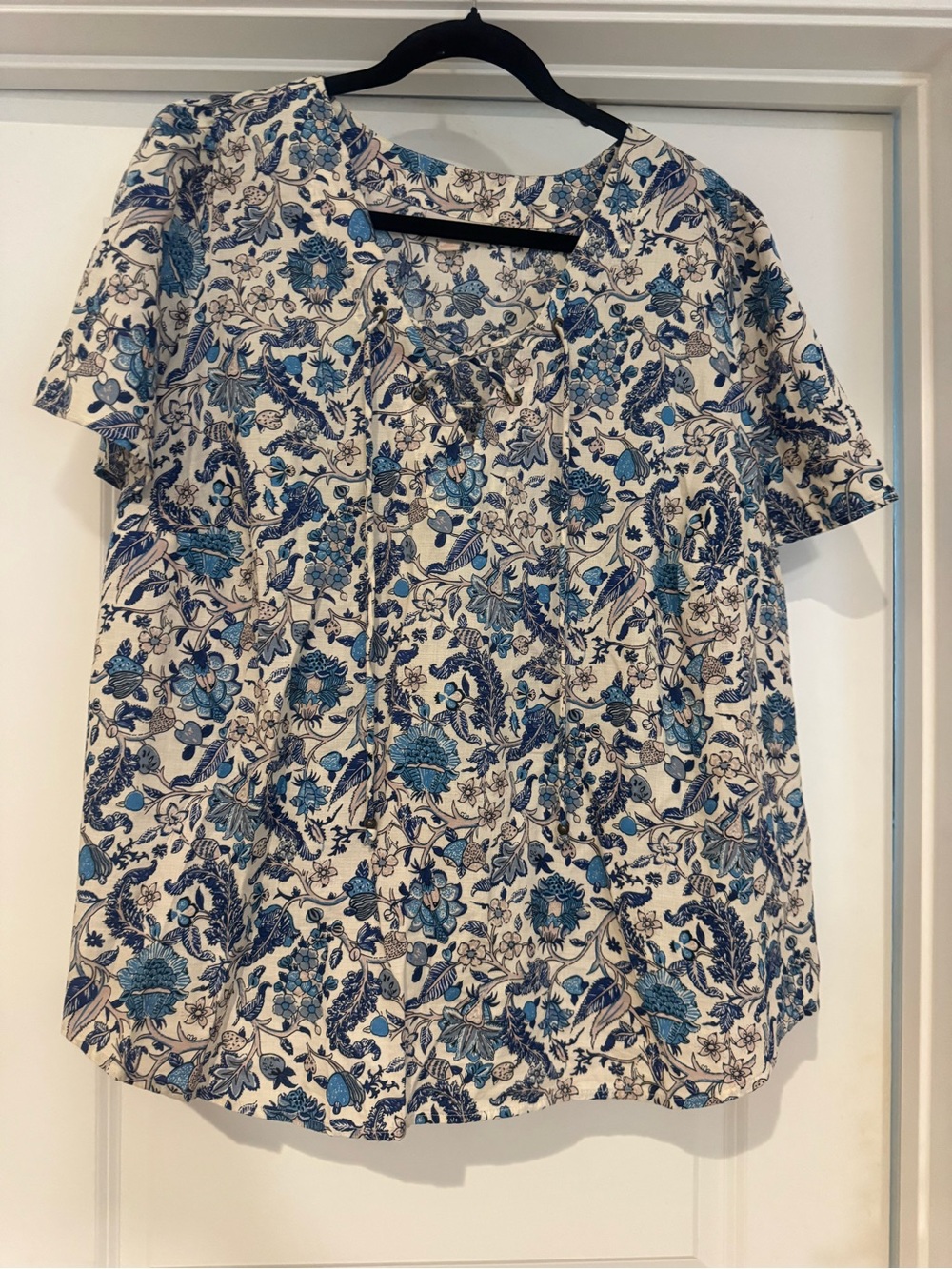 Knox Rose Cream Floral Short-Sleeve Blouse with Blue Print